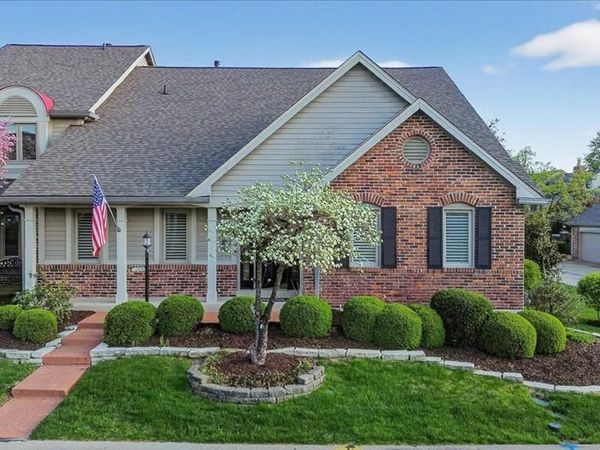 14318 Valley Meadow Court E, Chesterfield, MO 63017