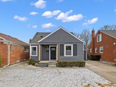 21625 Trombly Street , St. Clair Shores, MI 48080