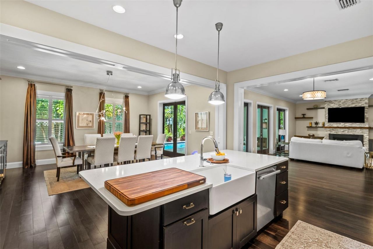 3211 W Bay Villa Avenue, Tampa, FL 33611 Photo