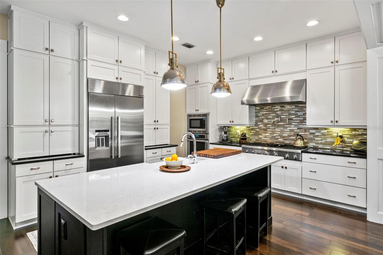 3211 W Bay Villa Avenue, Tampa, FL 33611 Photo