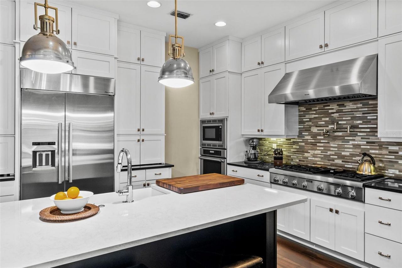 3211 W Bay Villa Avenue, Tampa, FL 33611 Photo