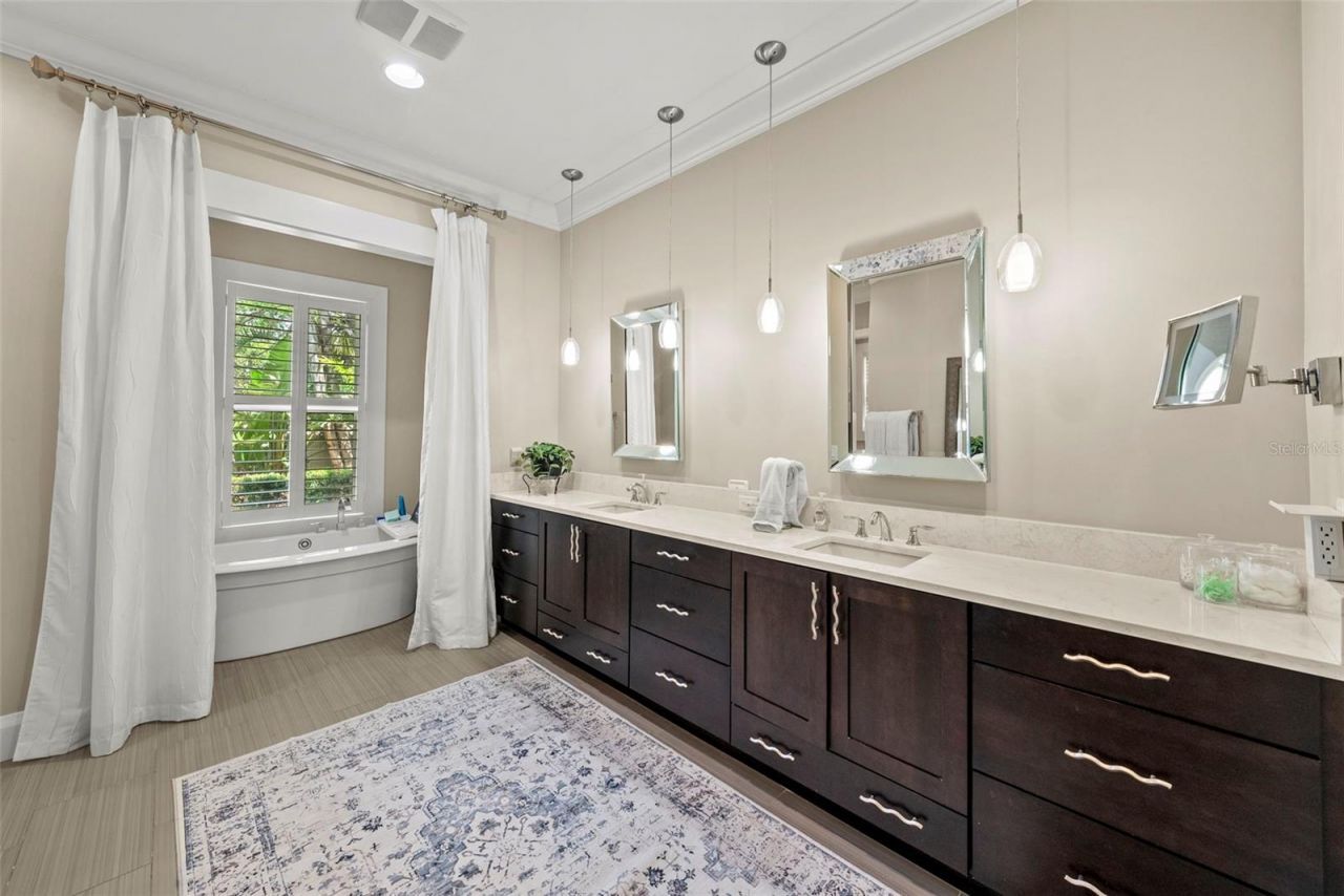 3211 W Bay Villa Avenue, Tampa, FL 33611 Photo