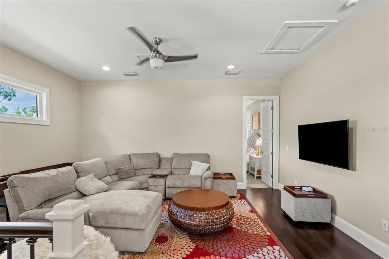 3211 W Bay Villa Avenue, Tampa, FL 33611 Photo