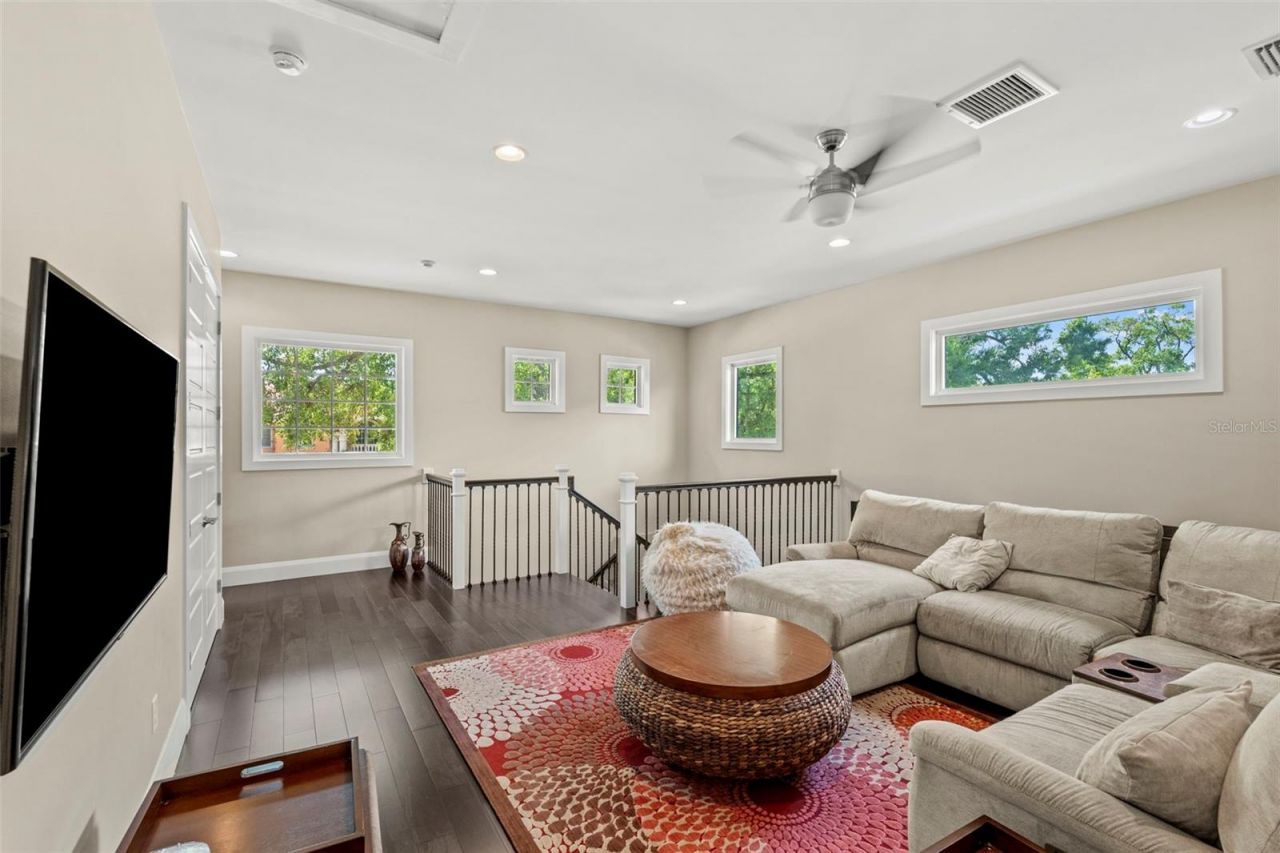 3211 W Bay Villa Avenue, Tampa, FL 33611 Photo