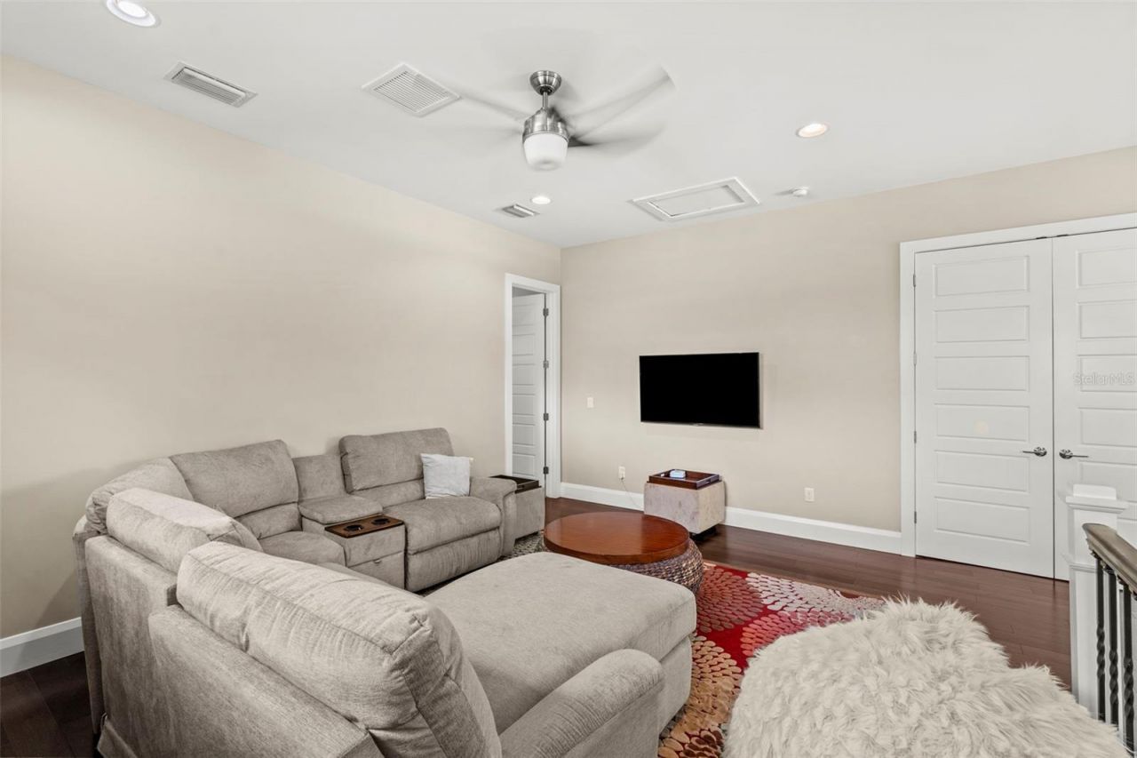 3211 W Bay Villa Avenue, Tampa, FL 33611 Photo