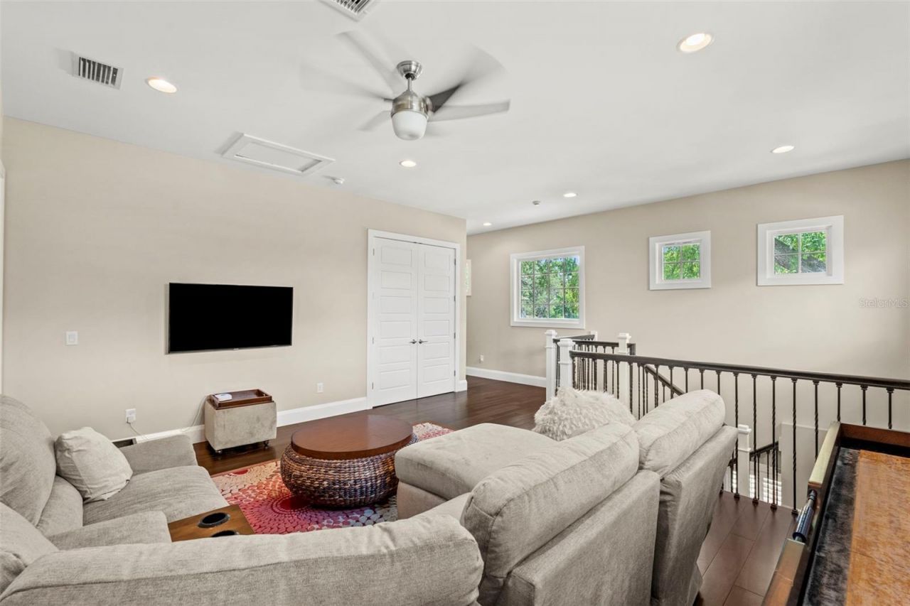 3211 W Bay Villa Avenue, Tampa, FL 33611 Photo