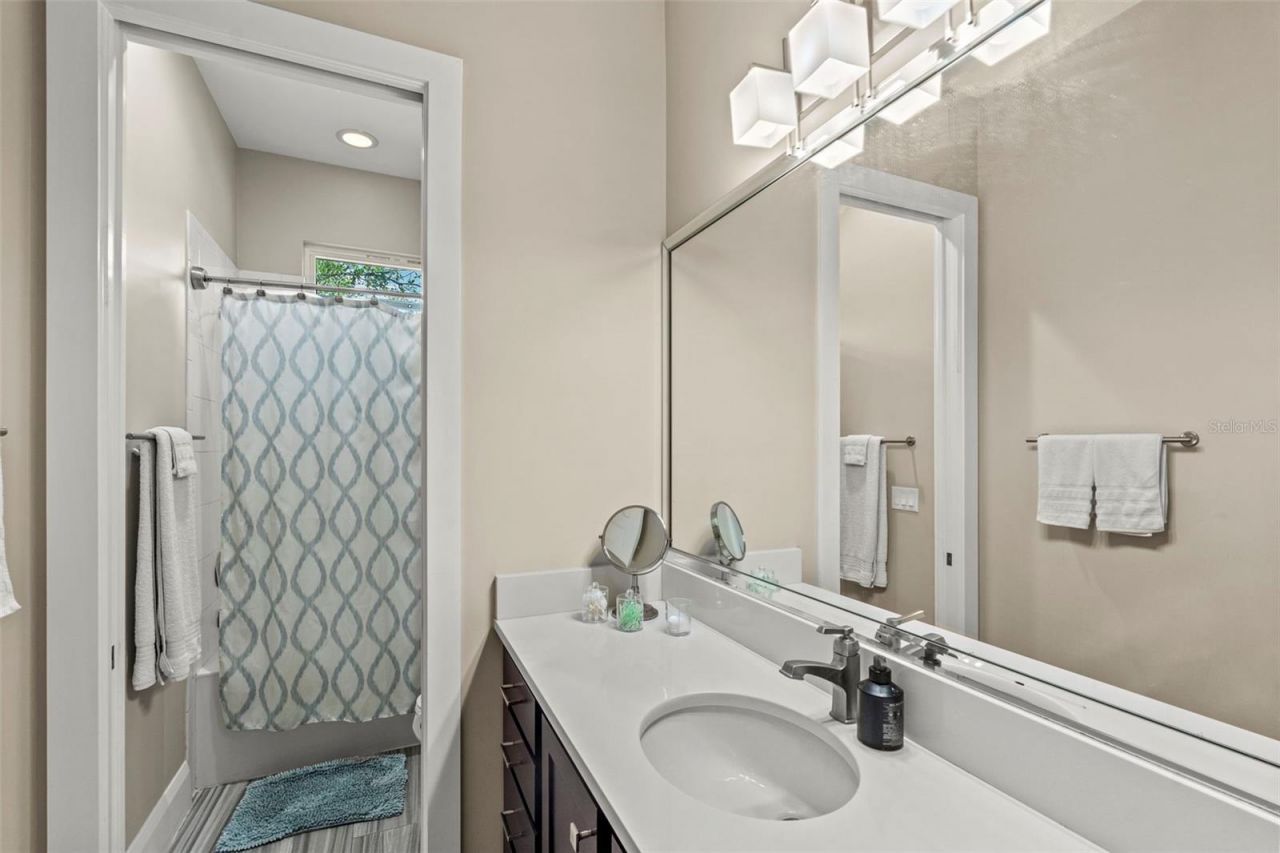 3211 W Bay Villa Avenue, Tampa, FL 33611 Photo