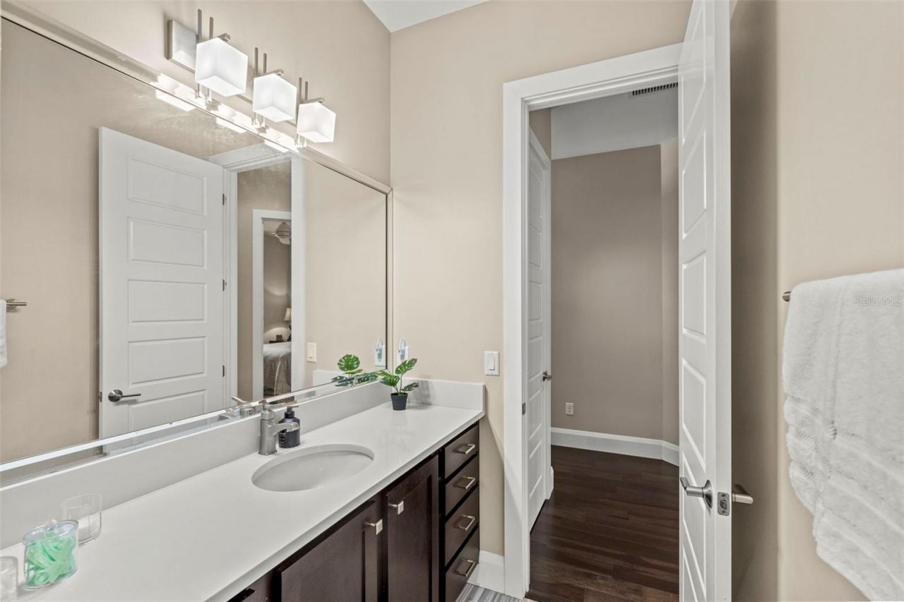 3211 W Bay Villa Avenue, Tampa, FL 33611 Photo