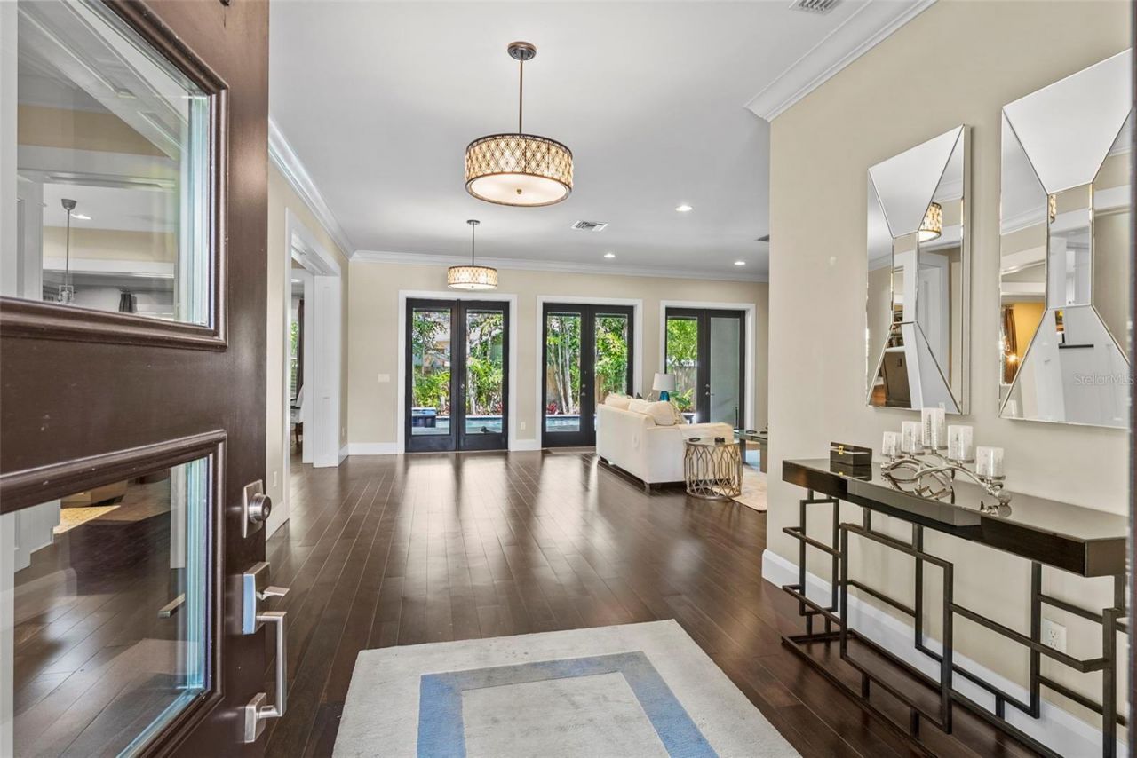 3211 W Bay Villa Avenue, Tampa, FL 33611 Photo