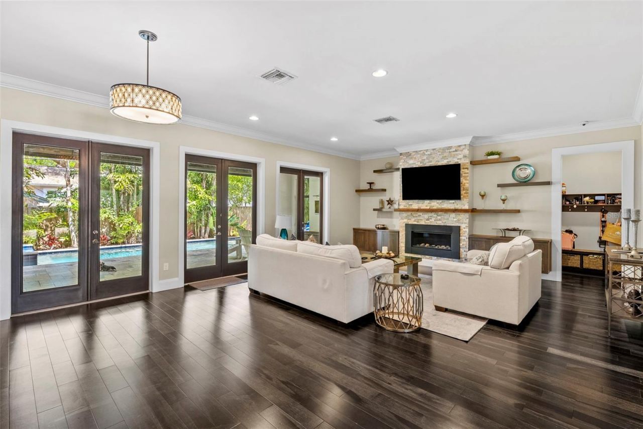 3211 W Bay Villa Avenue, Tampa, FL 33611 Photo