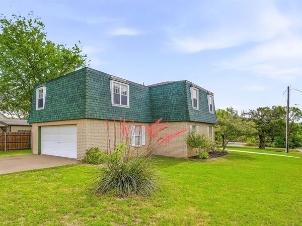 302 Hill Street, Glen Rose, TX 76043