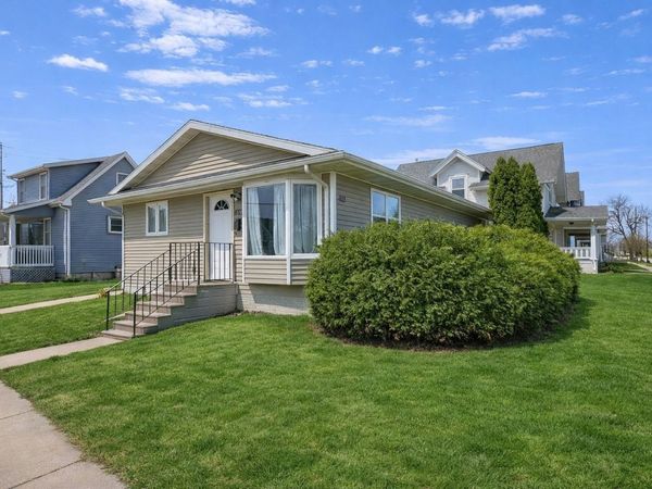 403 8th Avenue SW, Cedar Rapids, IA 52404