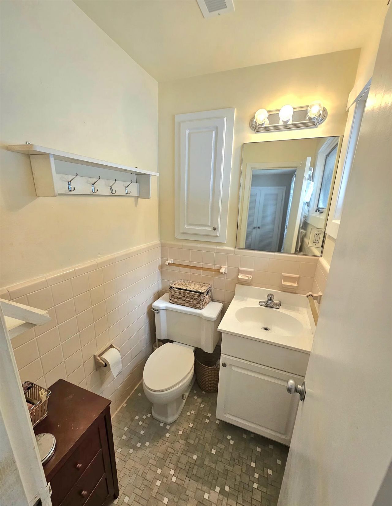 651 Redwood Ave.  Photo 11