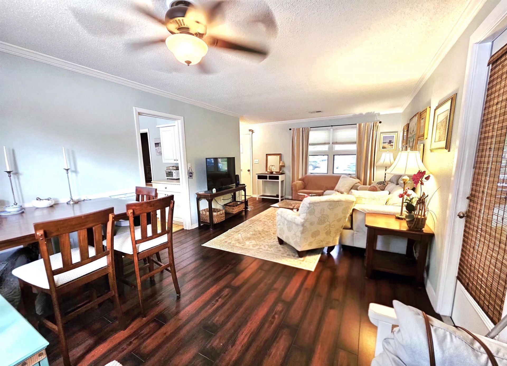 651 Redwood Ave.  Photo 4