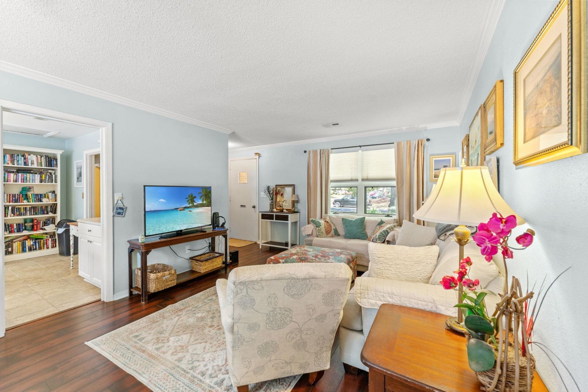 651 Redwood Ave. Photo 4