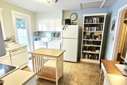 651 Redwood Ave.  photo 4