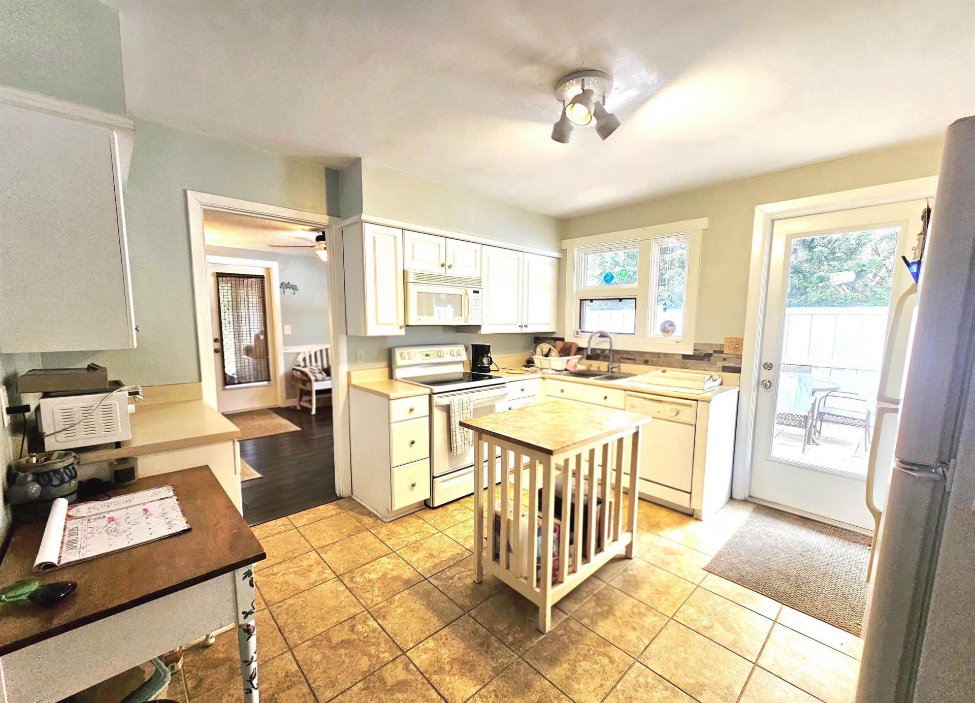 651 Redwood Ave.  Photo 6