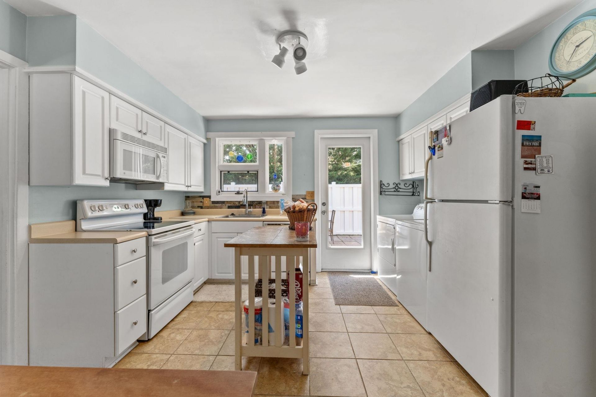 651 Redwood Ave. Photo 7