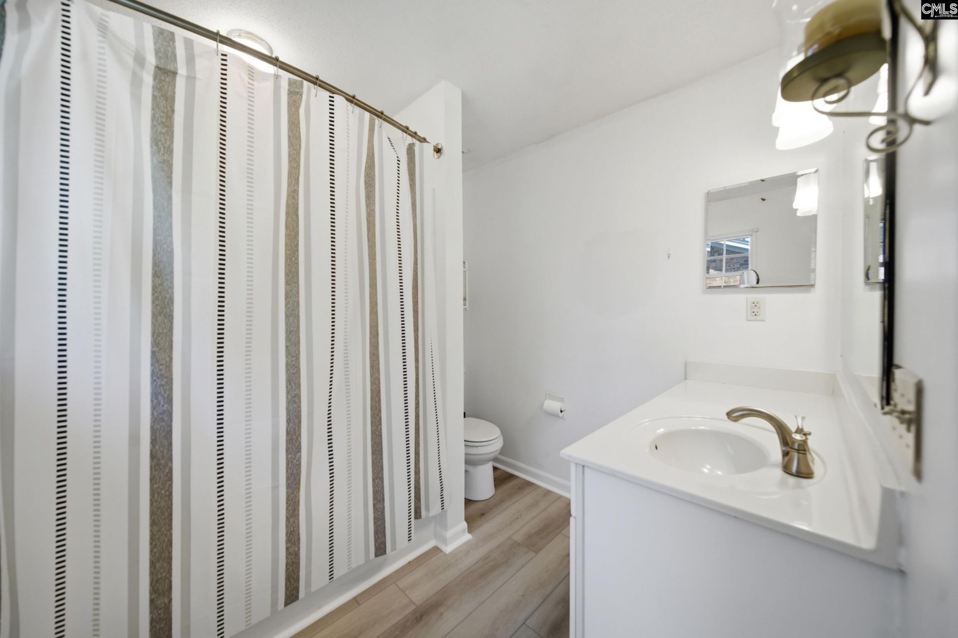 404 Wimbledon Court Photo 20