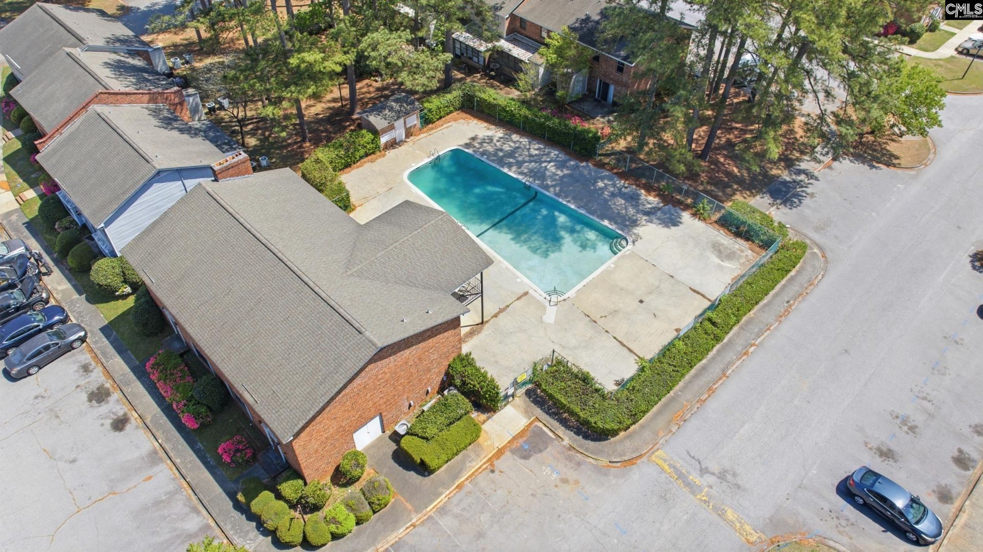 404 Wimbledon Court Photo 34