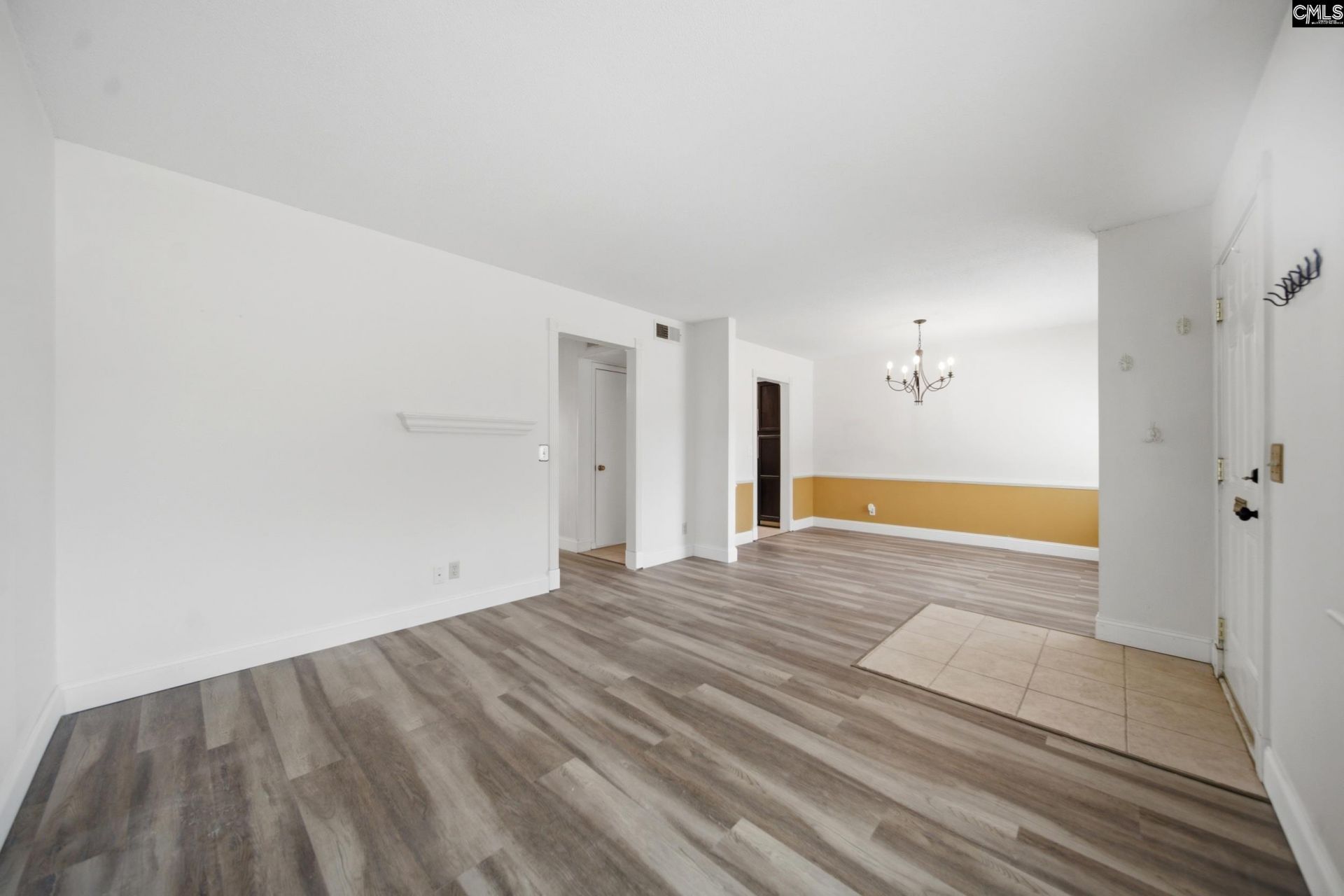 404 Wimbledon Court Photo 6