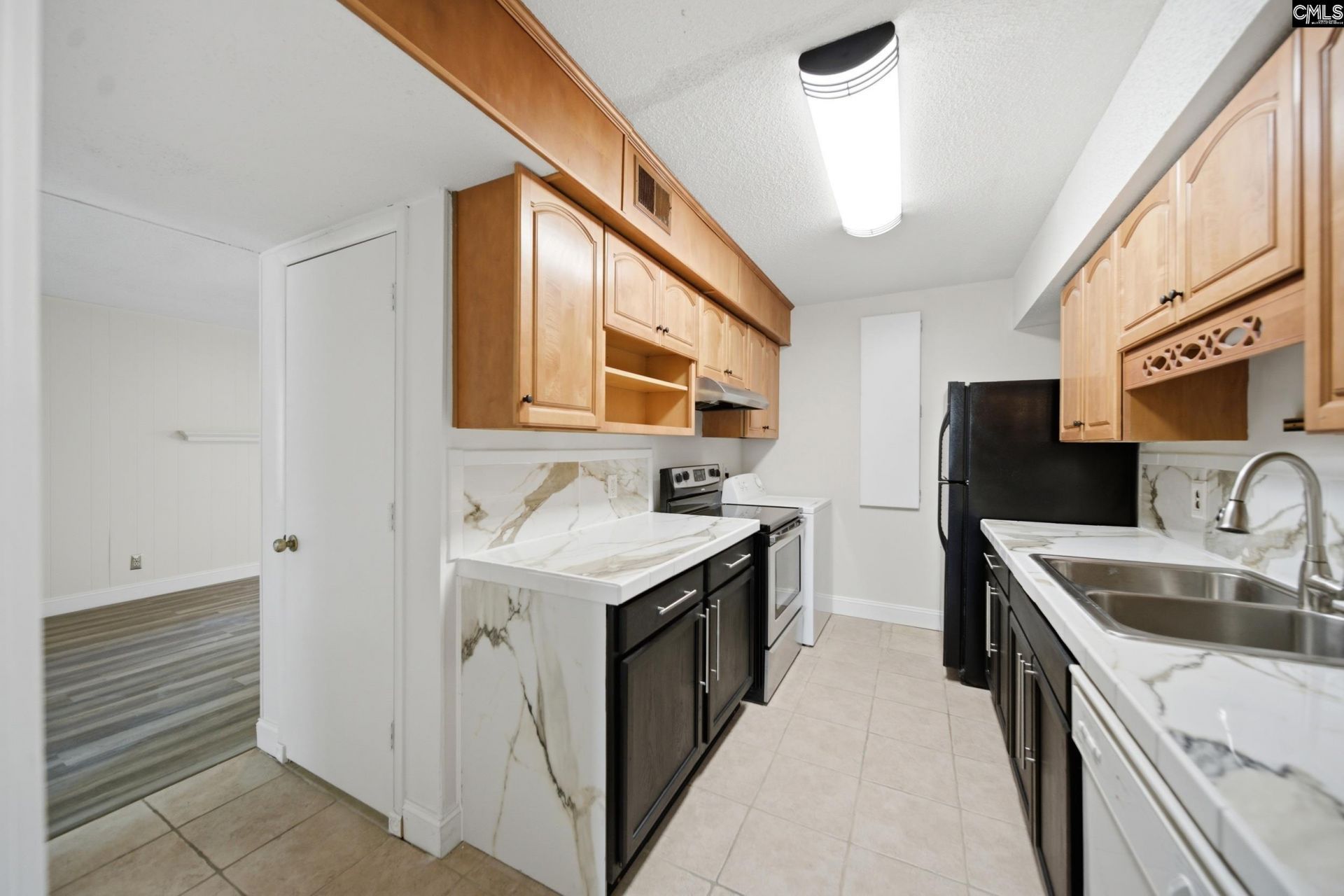 404 Wimbledon Court Photo 8