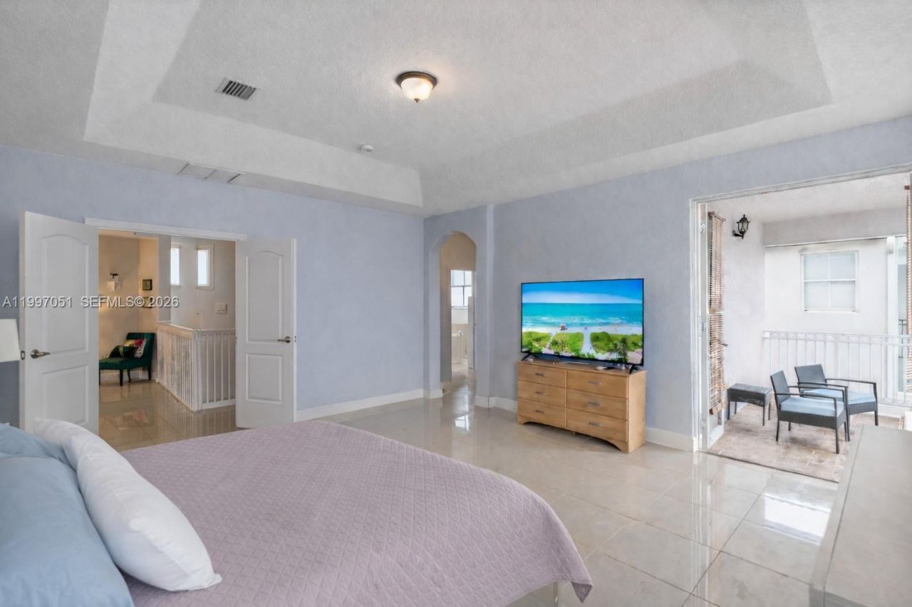 8968 NW 180th Ter, Hialeah, FL 33018 Photo