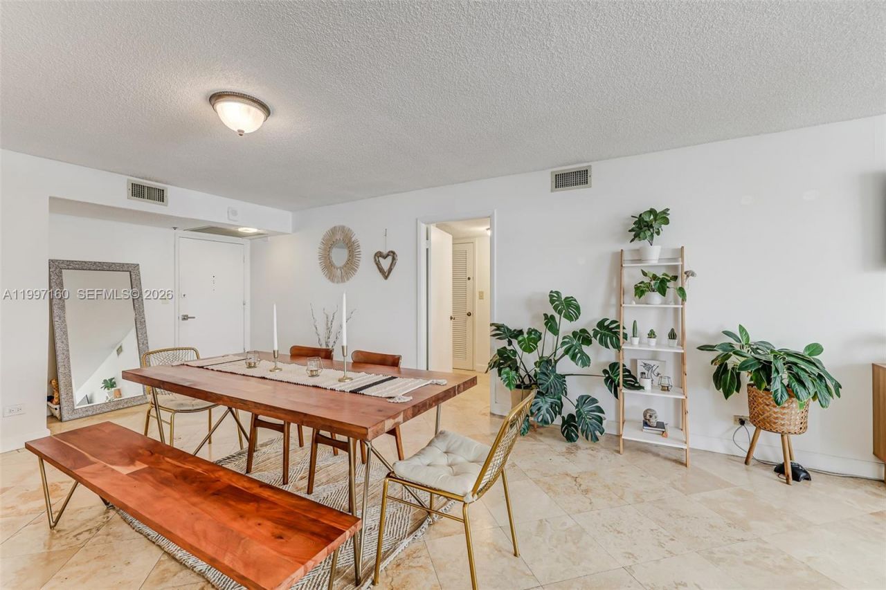 6039 Collins Ave, Unit 1607, Miami Beach, FL 33140 Photo