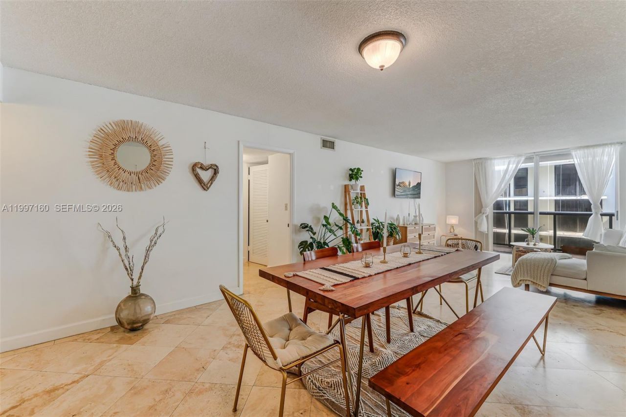 6039 Collins Ave, Unit 1607, Miami Beach, FL 33140 Photo