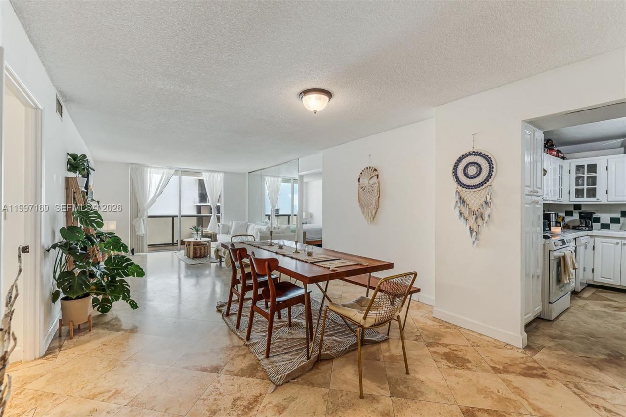 6039 Collins Ave, Unit 1607, Miami Beach, FL 33140 Photo