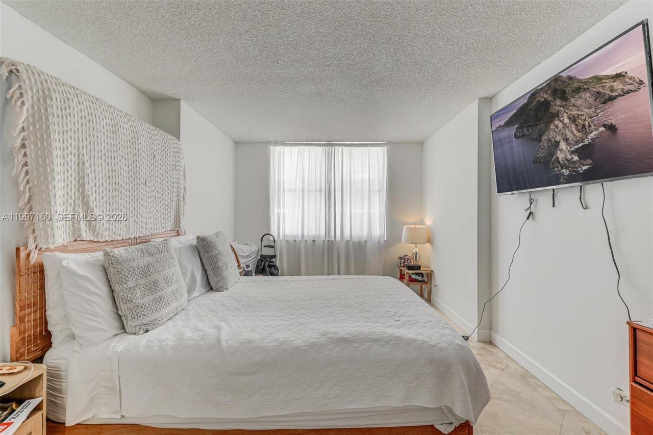 6039 Collins Ave, Unit 1607, Miami Beach, FL 33140 Photo