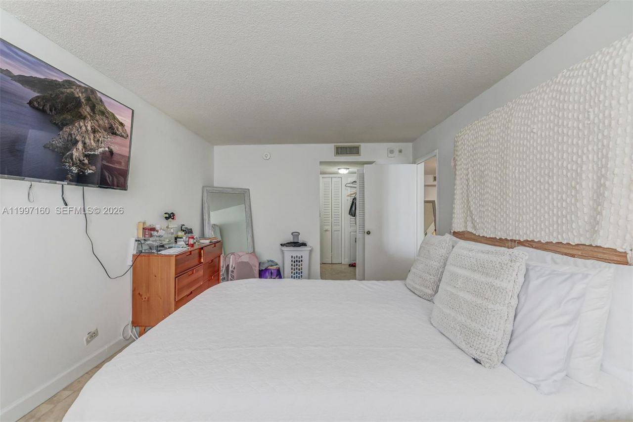 6039 Collins Ave, Unit 1607, Miami Beach, FL 33140 Photo