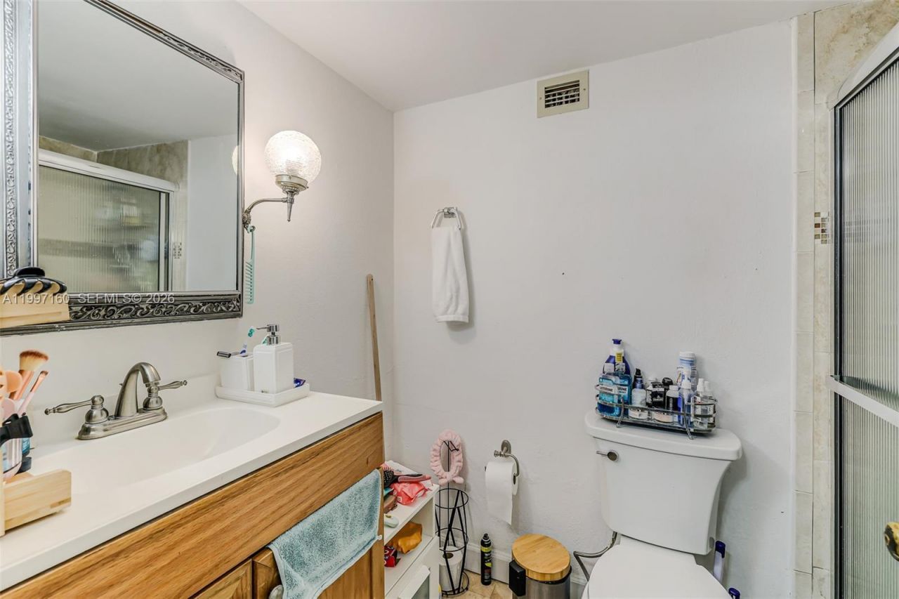 6039 Collins Ave, Unit 1607, Miami Beach, FL 33140 Photo