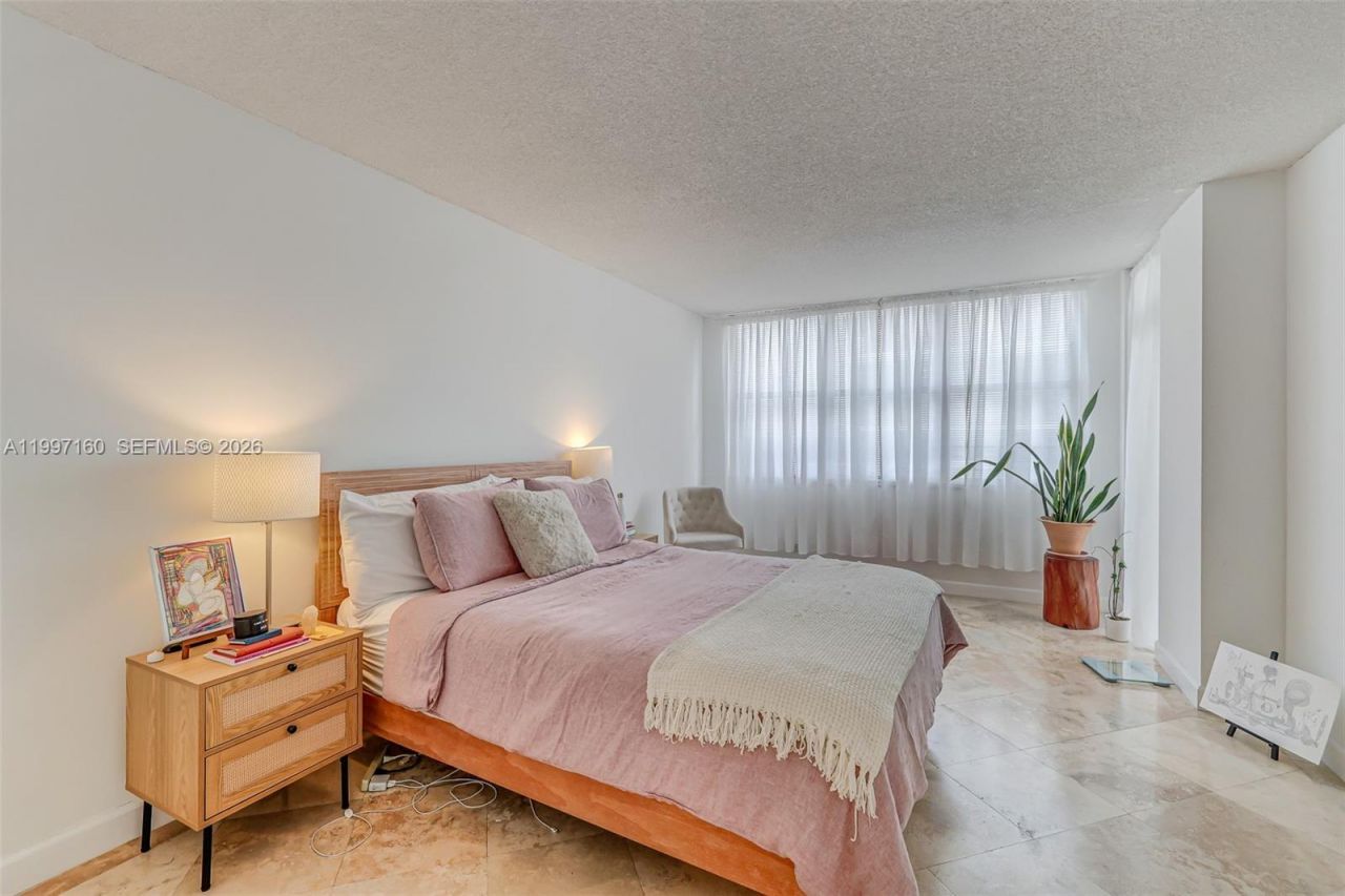 6039 Collins Ave, Unit 1607, Miami Beach, FL 33140 Photo