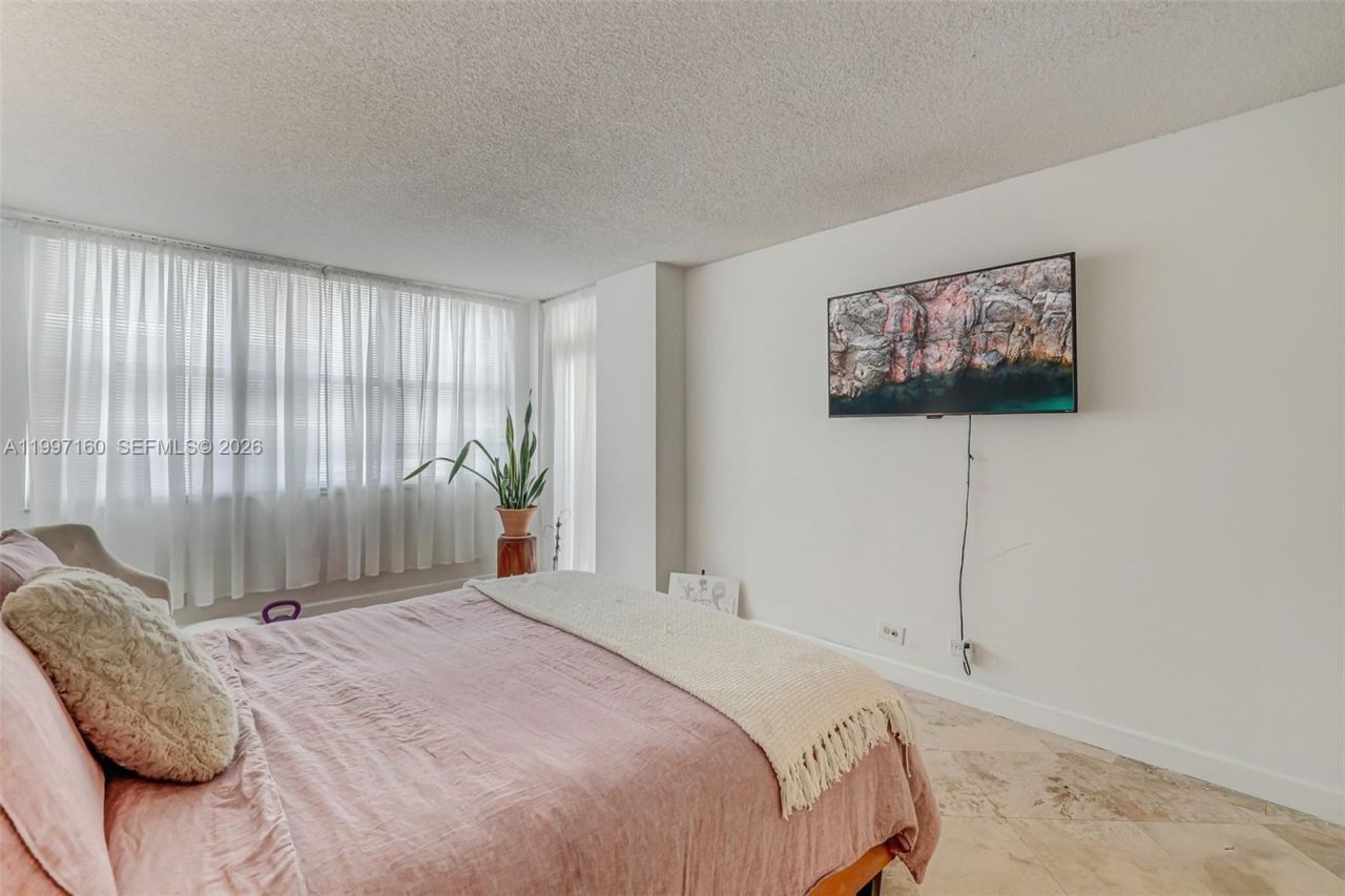 6039 Collins Ave, Unit 1607, Miami Beach, FL 33140 Photo