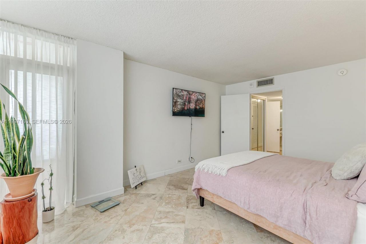 6039 Collins Ave, Unit 1607, Miami Beach, FL 33140 Photo