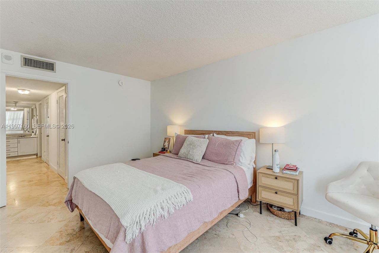 6039 Collins Ave, Unit 1607, Miami Beach, FL 33140 Photo