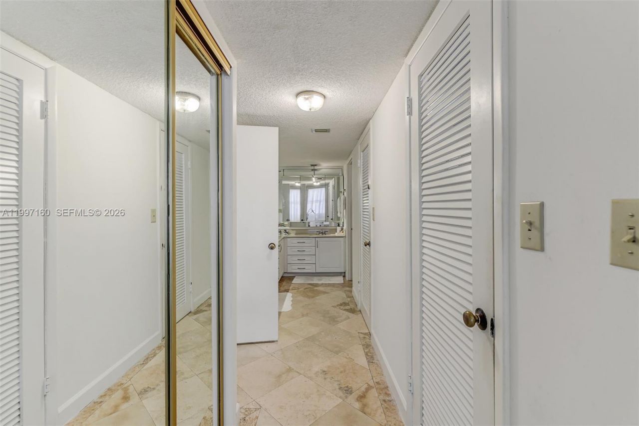 6039 Collins Ave, Unit 1607, Miami Beach, FL 33140 Photo