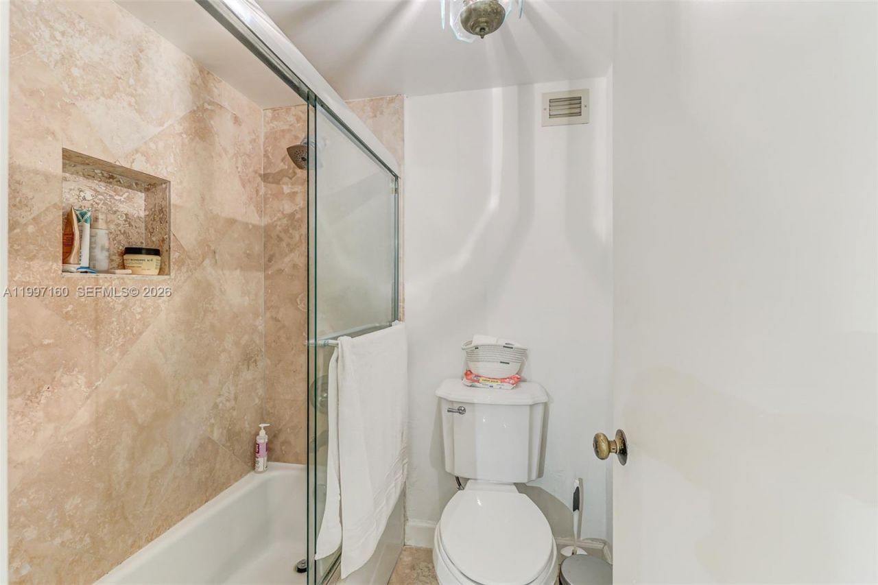 6039 Collins Ave, Unit 1607, Miami Beach, FL 33140 Photo