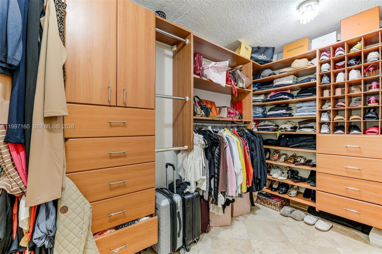 6039 Collins Ave, Unit 1607, Miami Beach, FL 33140 Photo