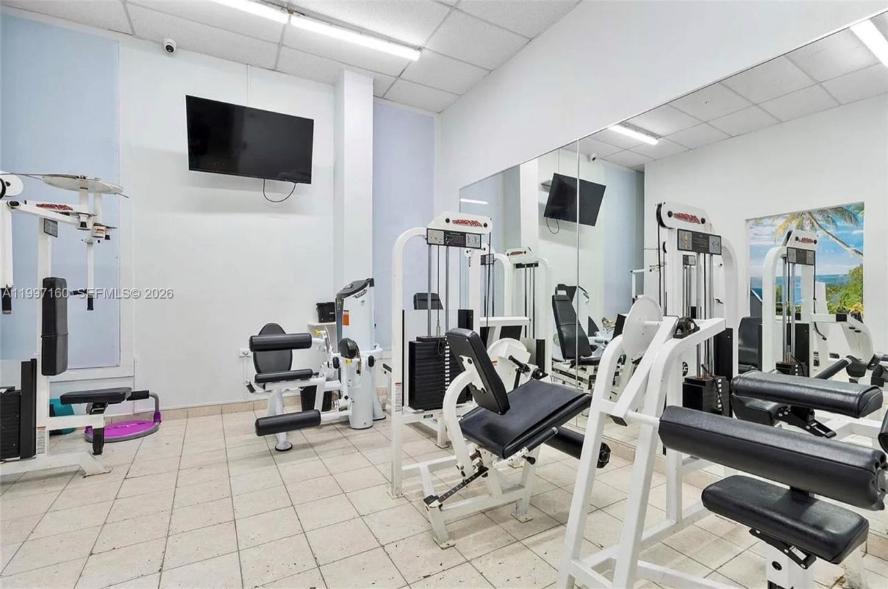 6039 Collins Ave, Unit 1607, Miami Beach, FL 33140 Photo