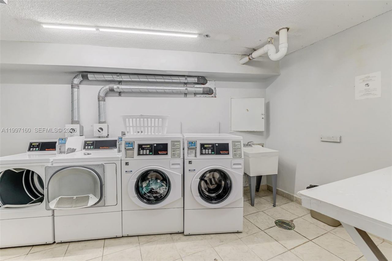 6039 Collins Ave, Unit 1607, Miami Beach, FL 33140 Photo