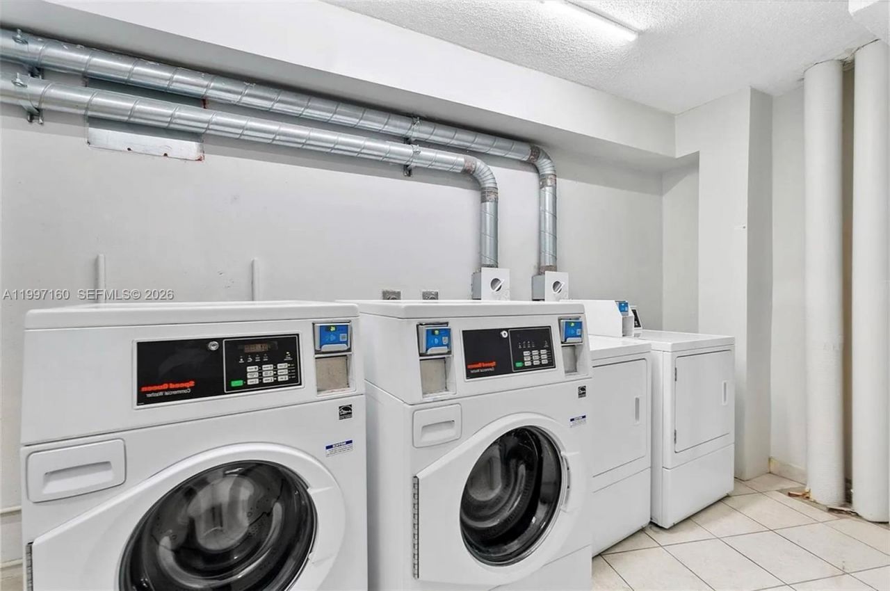 6039 Collins Ave, Unit 1607, Miami Beach, FL 33140 Photo