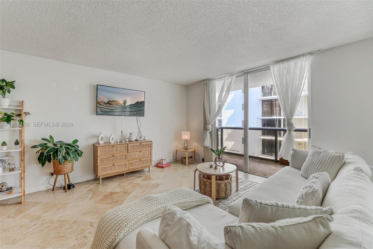 6039 Collins Ave, Unit 1607, Miami Beach, FL 33140 Photo