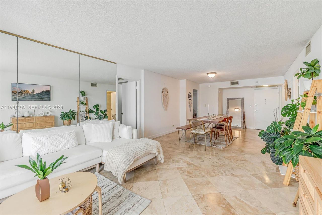 6039 Collins Ave, Unit 1607, Miami Beach, FL 33140 Photo