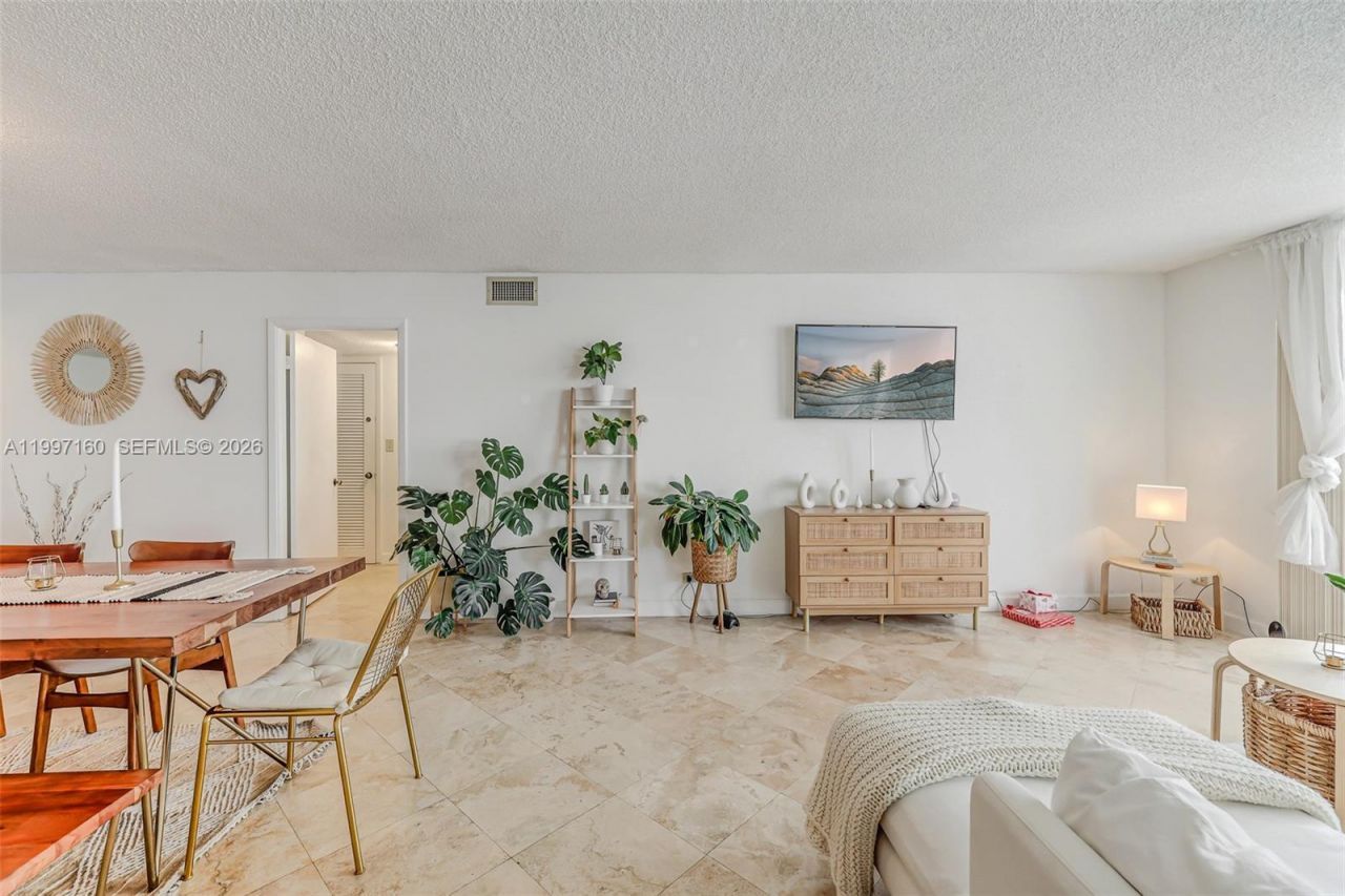 6039 Collins Ave, Unit 1607, Miami Beach, FL 33140 Photo