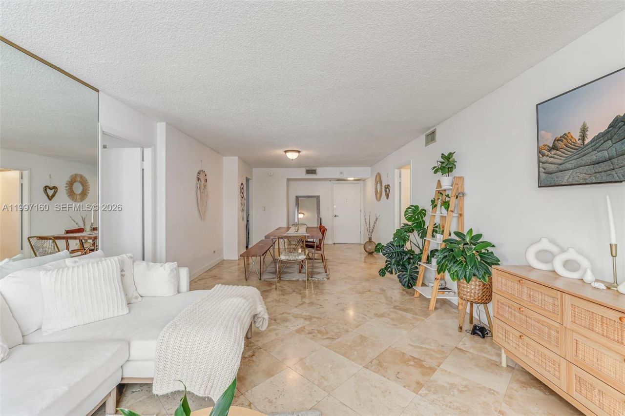 6039 Collins Ave, Unit 1607, Miami Beach, FL 33140 Photo