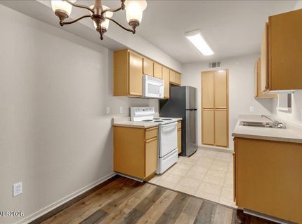 6850 Sharlands Avenue, Unit 2127, Reno, NV 89523 Photo