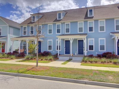 585 Blueway Avenue, Summerville, SC 29486