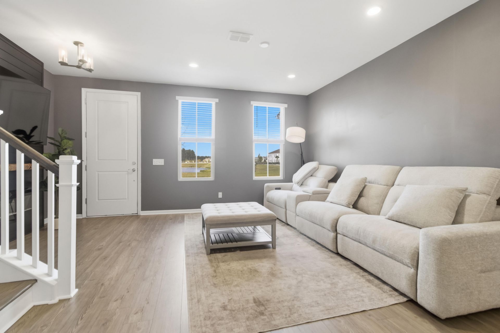 585 Blueway Avenue Photo 11